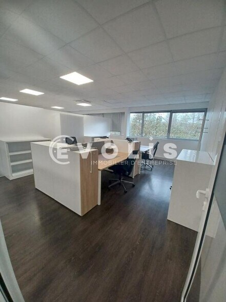 Office in Collegien for lease - Interior Photo - Image 1 of 7