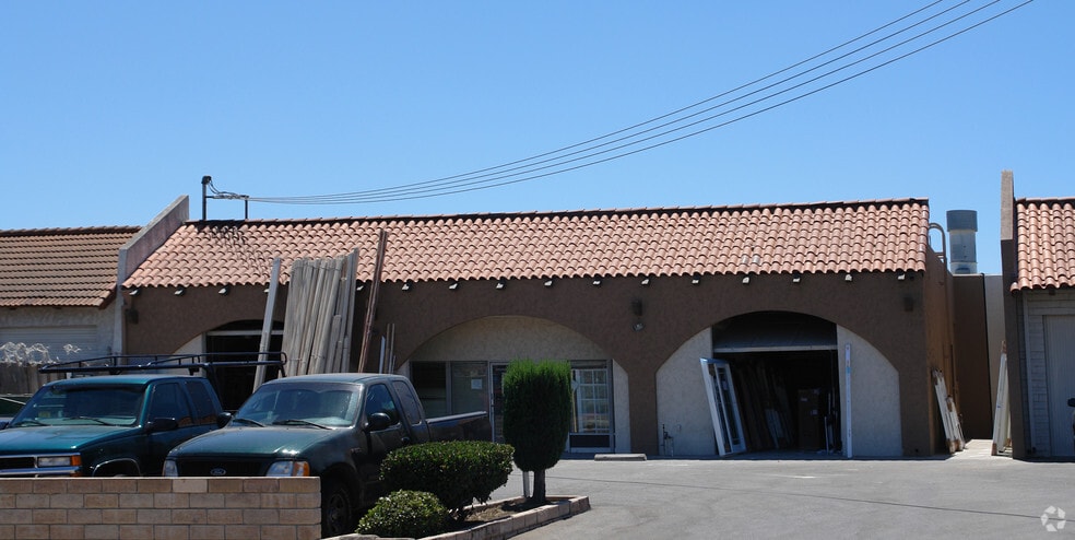 21600 Osborne St, Chatsworth, CA for lease - Building Photo - Image 2 of 6