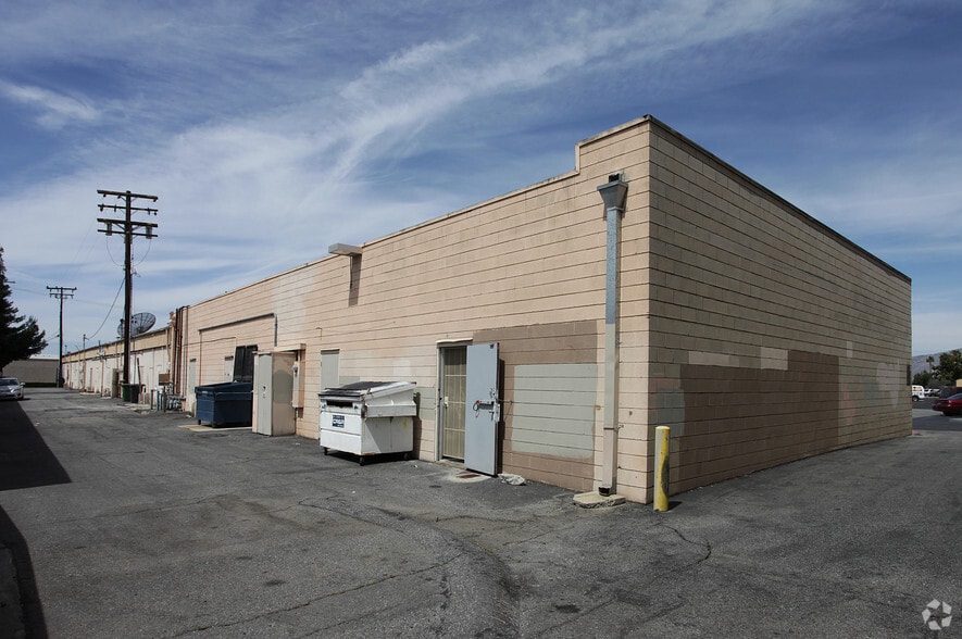2355 E Florida Ave, Hemet, CA for lease - Building Photo - Image 3 of 6