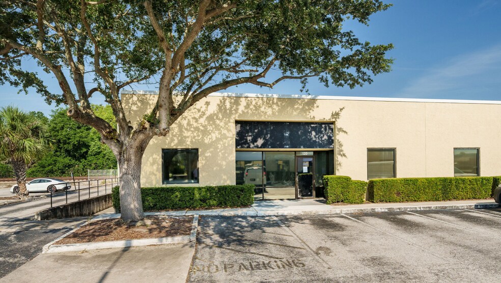 100 Candace Dr, Maitland, FL à louer - Photo du bâtiment - Image 1 de 7