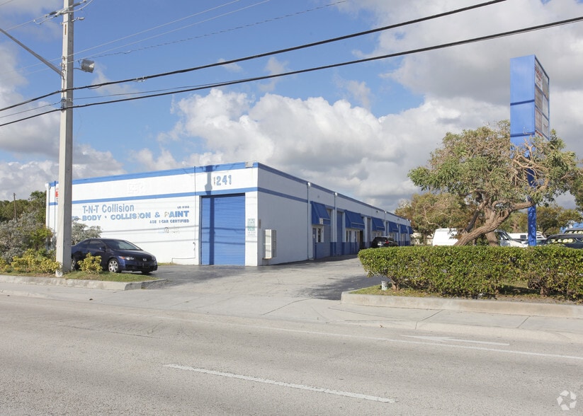 1241-1251 N Dixie Hwy, Pompano Beach, FL for lease - Building Photo - Image 3 of 7