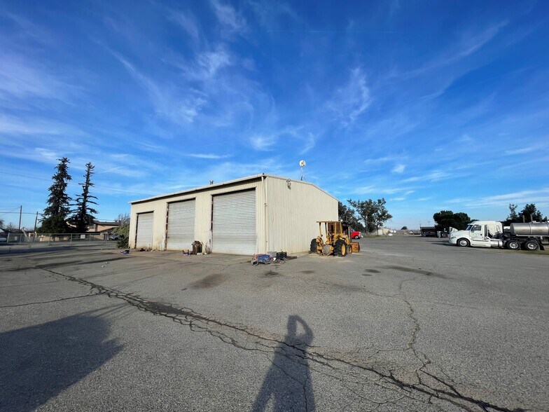 9559 W Whitesbridge Ave, Fresno, CA à louer - Photo du bâtiment - Image 2 de 10