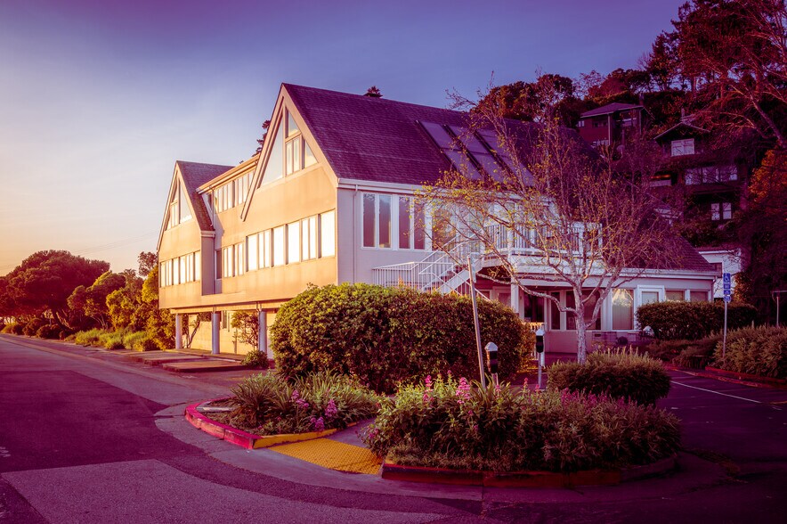 900 Bridgeway, Sausalito, CA à vendre - Photo du bâtiment - Image 3 de 22