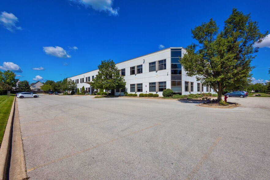 2400 S Wolf Rd, Westchester, IL à vendre - Photo du bâtiment - Image 3 de 7