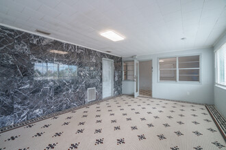 1919 Drummond Ave, Panama City, FL for lease Lobby- Image 2 of 22