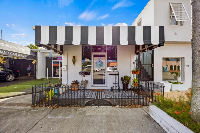 Plus de détails pour 824 N Dixie Hwy, Lake Worth, FL - Commerce de détail à louer