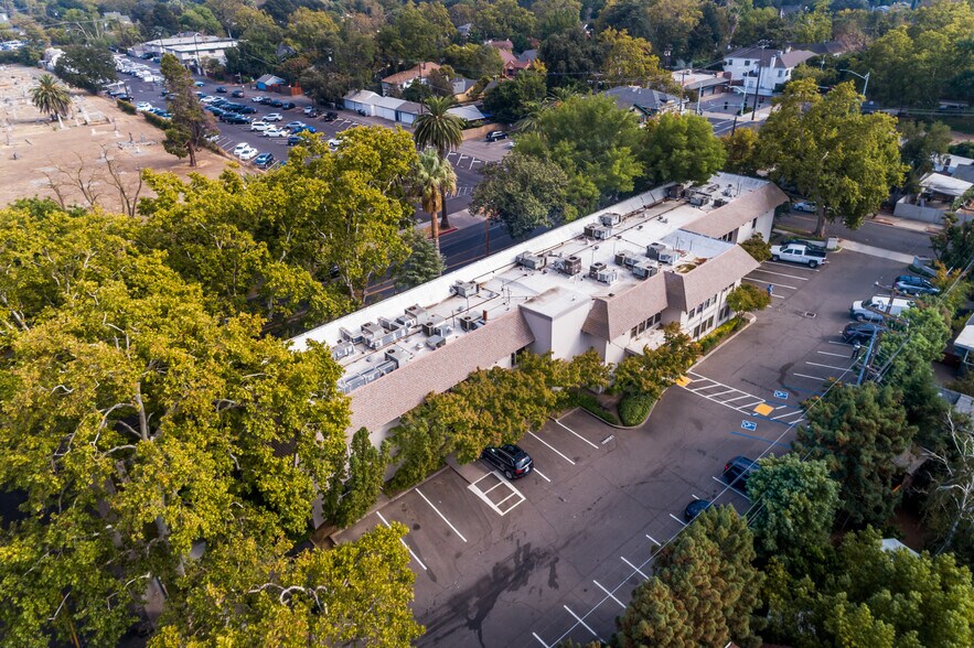 2650 21st St, Sacramento, CA à vendre - Photo du bâtiment - Image 3 de 46
