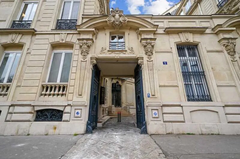 1 Rue François Ier, Paris à louer - Photo du bâtiment - Image 2 de 9