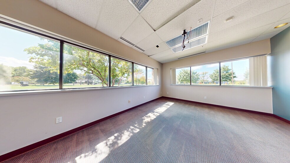 400 W Morgan Rd, Ann Arbor, MI à louer - Photo du bâtiment - Image 3 de 9