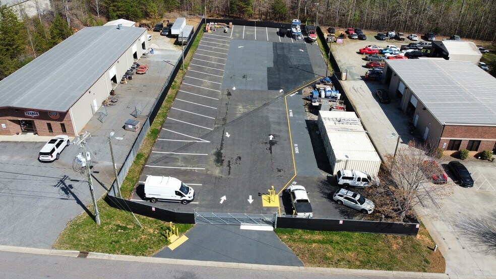 3432 Denver Dr, Denver, NC à louer - Photo du bâtiment - Image 3 de 10