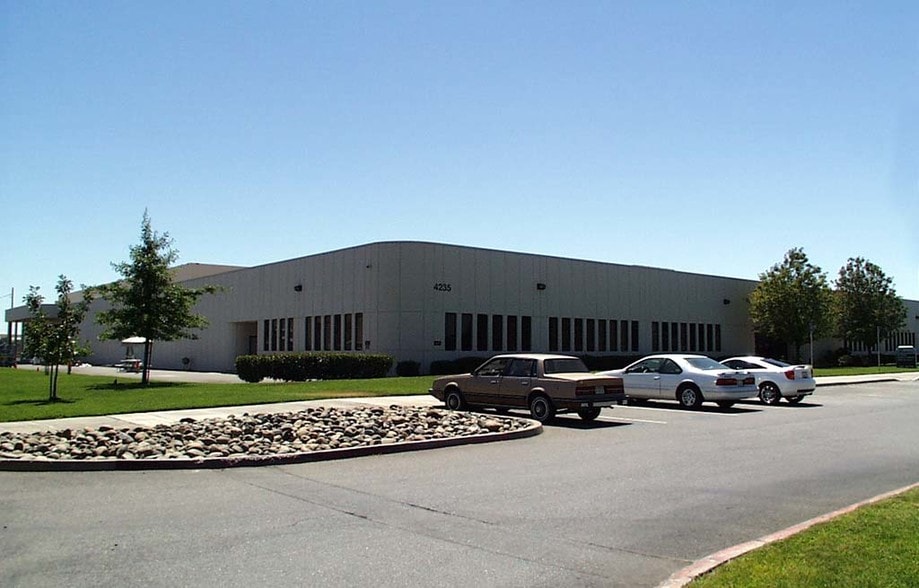 4235 Forcum Ave, Mcclellan, CA for lease - Building Photo - Image 2 of 6