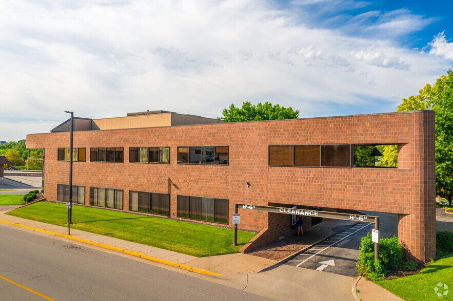 101 W McCarty St, Jefferson City, MO à louer - Photo du bâtiment - Image 3 de 4