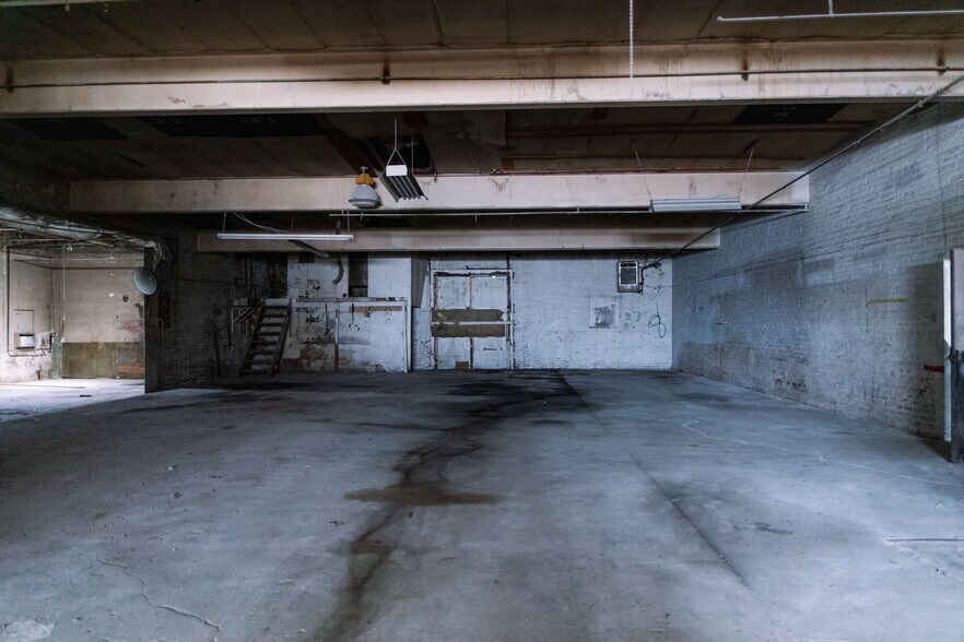 6135-6139 Military Ave, Omaha, NE à louer - Photo intérieure - Image 3 de 4