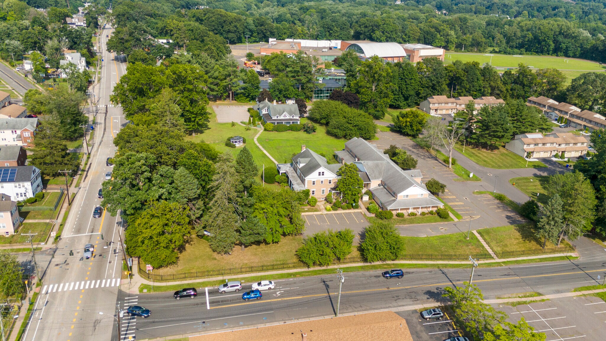 745 Burnside Ave, East Hartford, CT à vendre Photo du bâtiment- Image 1 de 38