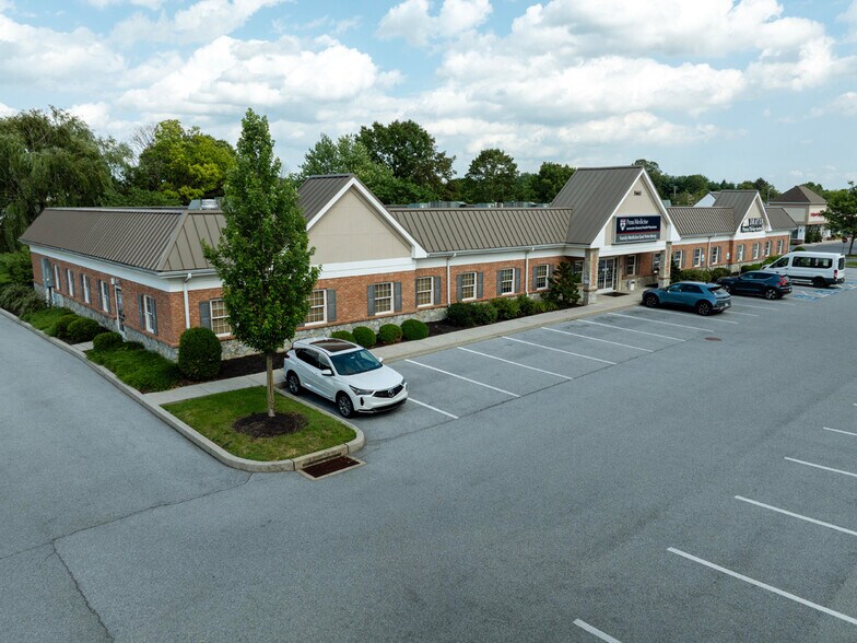 5665 Main St, East Petersburg, PA à vendre - Photo du bâtiment - Image 2 de 9