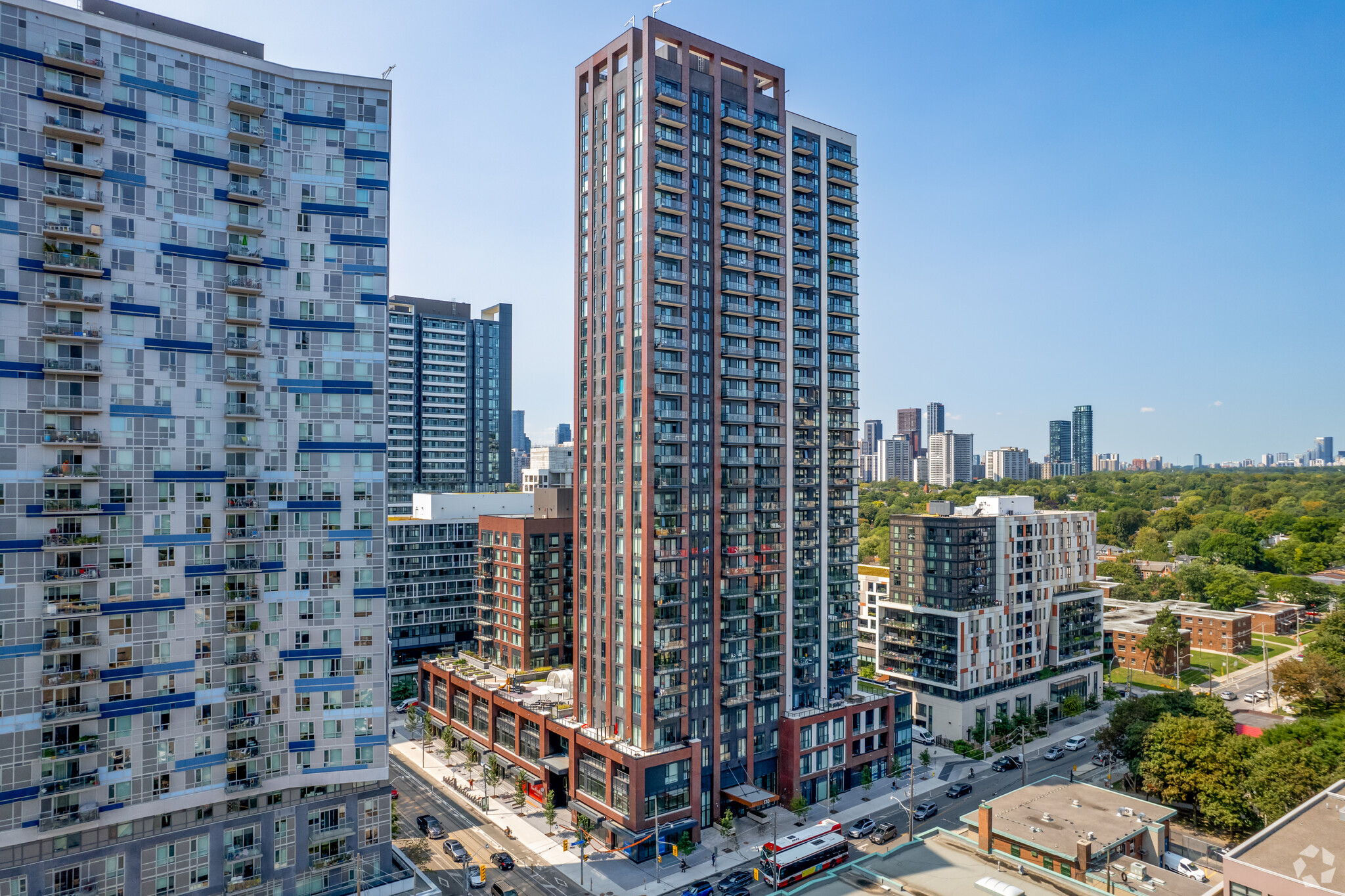 674 Dundas St E, Toronto, ON for lease Primary Photo- Image 1 of 5