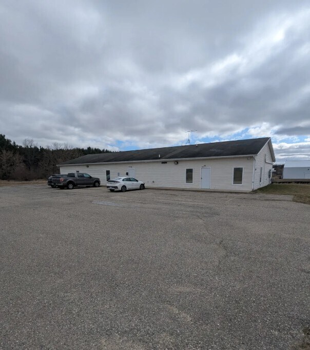 More details for 1379 Industrial Park Dr, Edmore, MI - Industrial for Sale