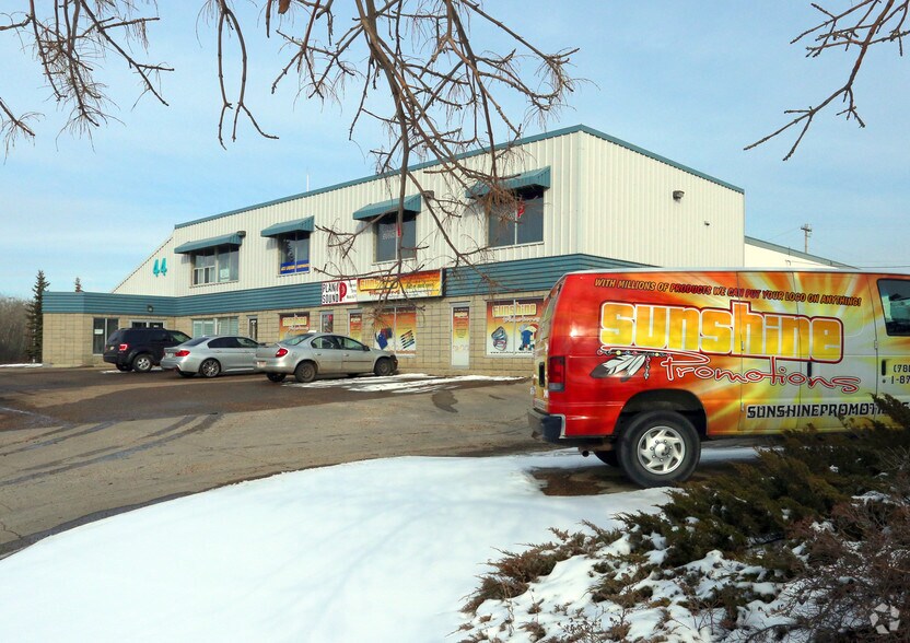 44 Riel Dr, St. Albert, AB à louer - Photo du bâtiment - Image 2 de 4