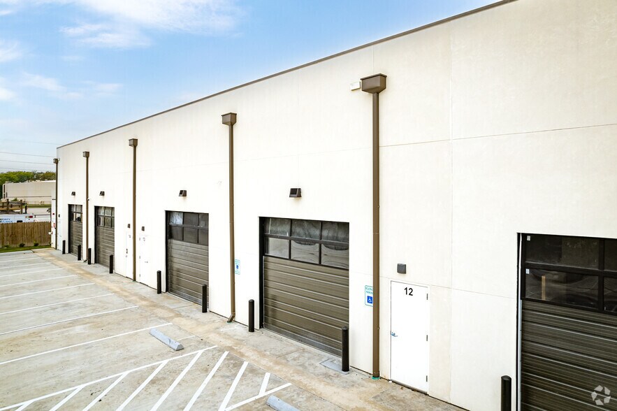 4227 S Main St, Stafford, TX à louer - Photo du bâtiment - Image 3 de 19