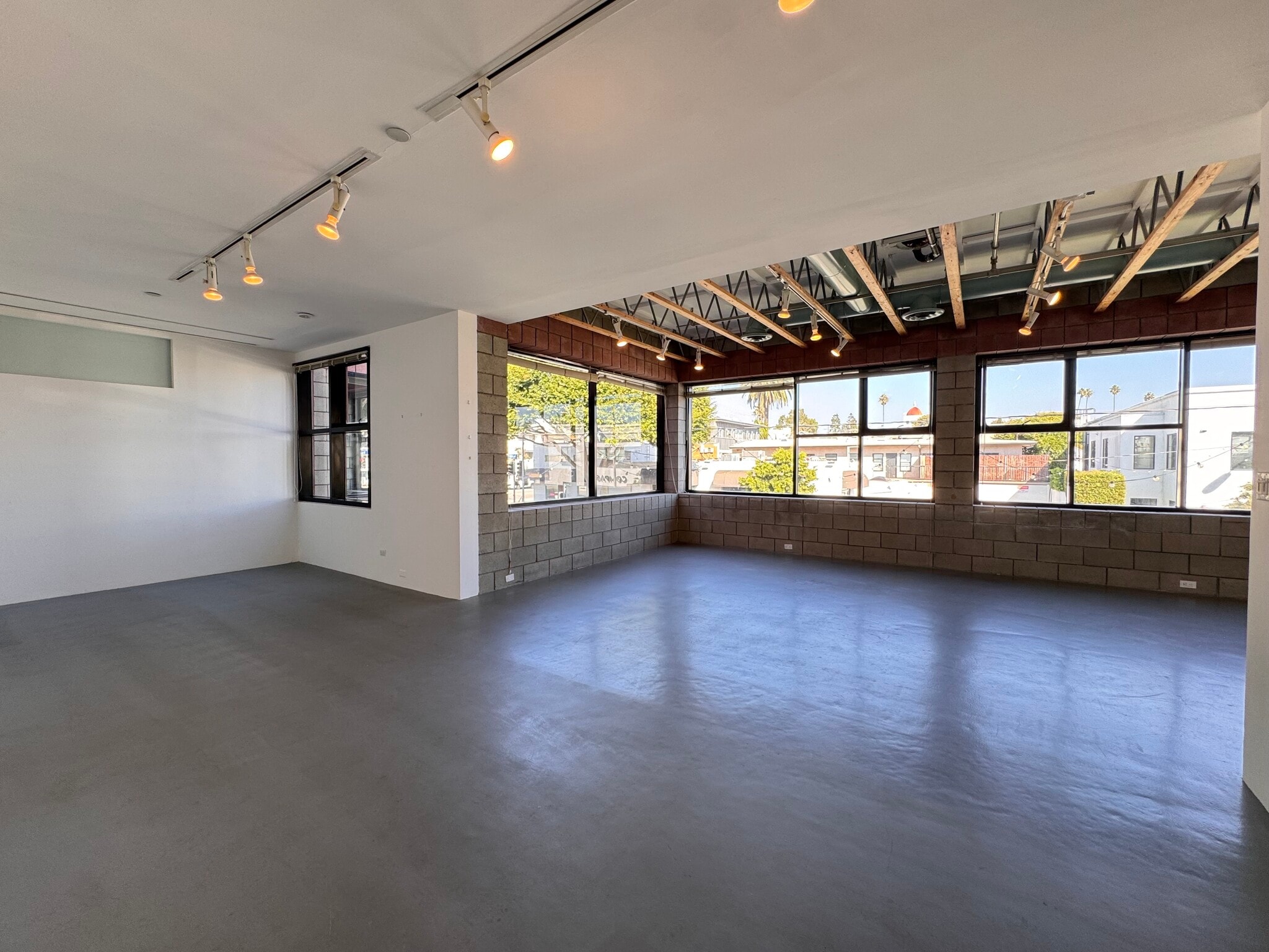 2110 Main St, Santa Monica, CA for lease Interior Photo- Image 1 of 6