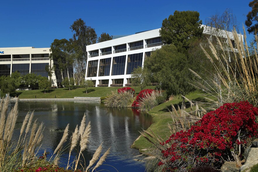 4340 Von Karman Ave, Newport Beach, CA à louer - Photo du bâtiment - Image 3 de 10