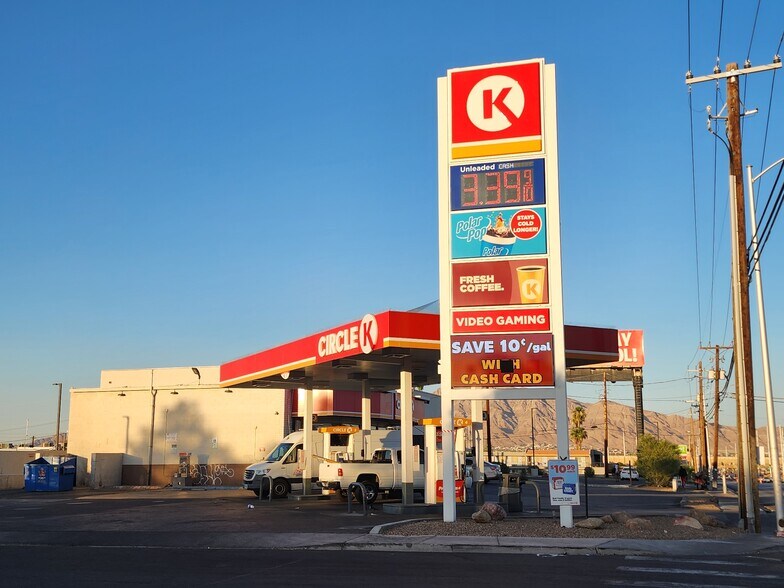 3500 E Charleston Blvd, Las Vegas, NV à vendre - Photo du bâtiment - Image 2 de 5