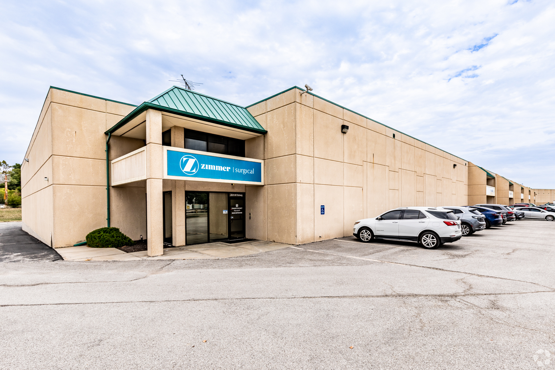 200-244 NW Parkway, Riverside, MO for lease Primary Photo- Image 1 of 5