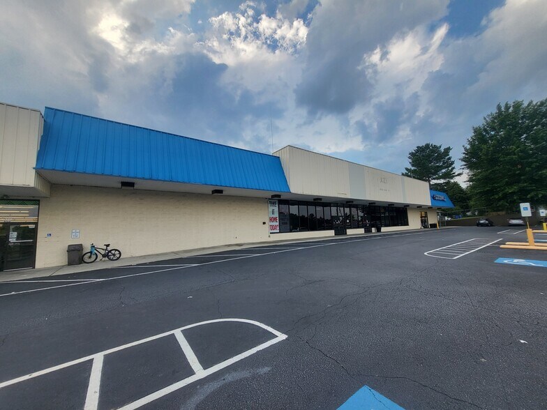 2111 Asheville Hwy, Hendersonville, NC for lease - Building Photo - Image 2 of 7
