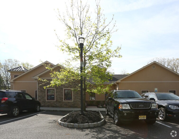 88 S Lakeview Dr, Gibbsboro, NJ à vendre - Photo du bâtiment - Image 3 de 9