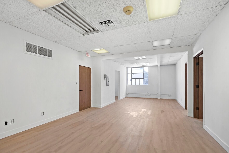 3006 Wilshire Blvd, Los Angeles, CA for lease - Building Photo - Image 3 of 15