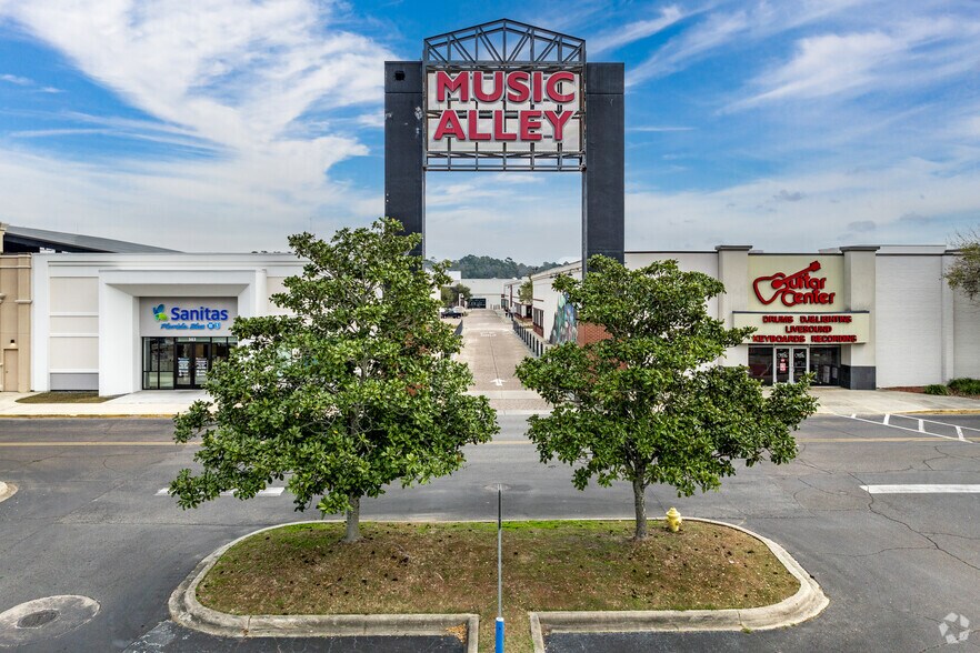 2415 N Monroe St, Tallahassee, FL à louer - Photo du bâtiment - Image 2 de 9