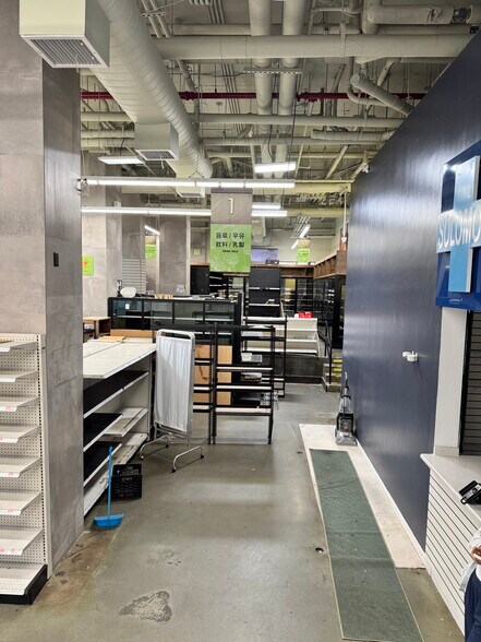 3702 Union St, Flushing, NY à louer - Photo du bâtiment - Image 3 de 9