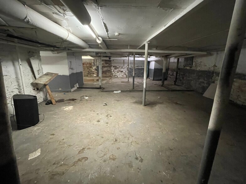 666 Dumont Ave, Brooklyn, NY à louer - Photo du bâtiment - Image 2 de 9