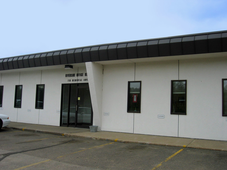 721-723 Memorial Hwy, Bismarck, ND à louer - Photo du bâtiment - Image 1 de 1