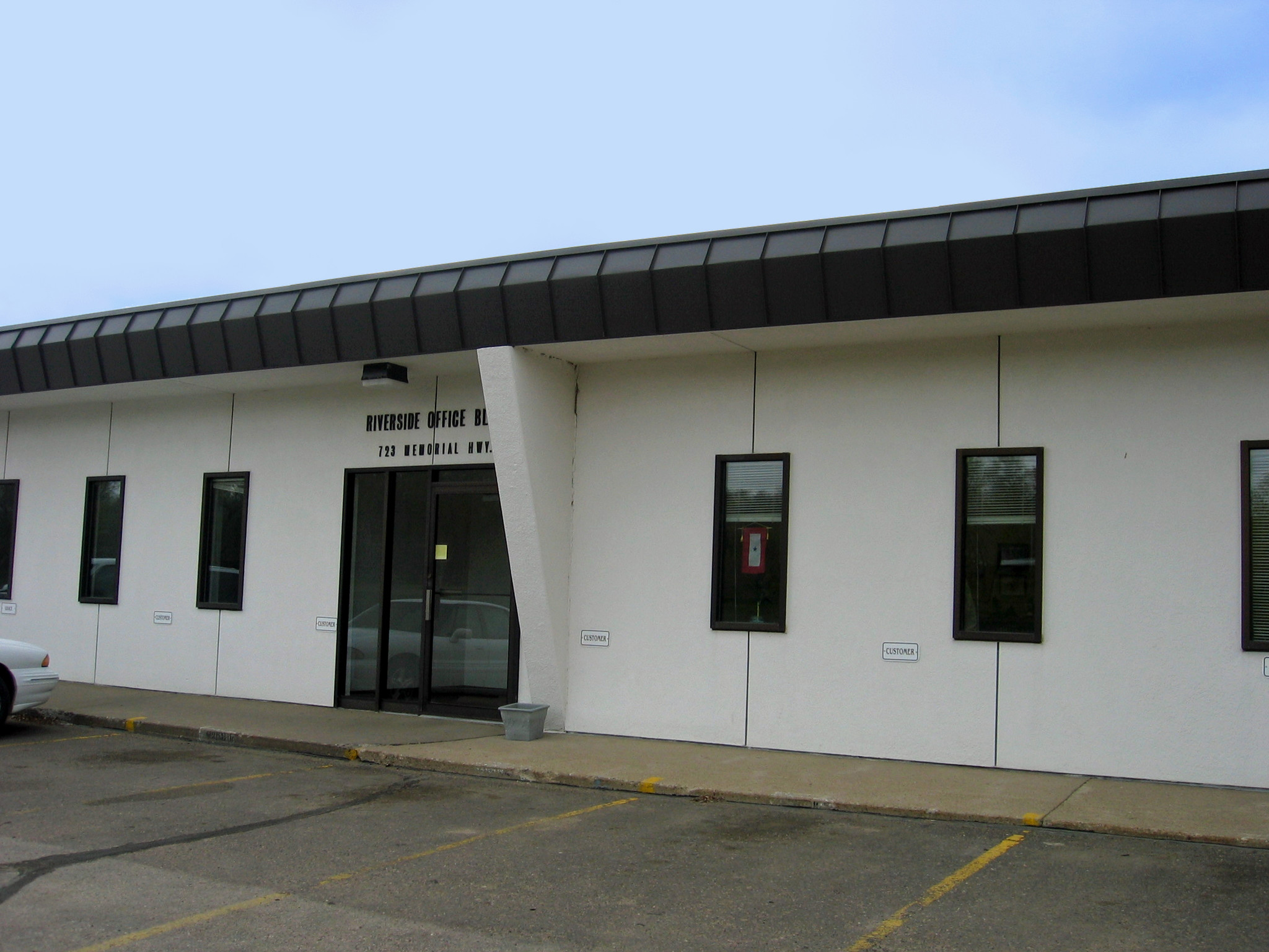 721-723 Memorial Hwy, Bismarck, ND for lease Building Photo- Image 1 of 2