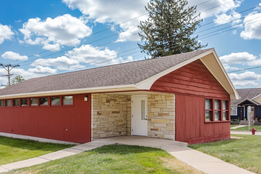 506 Main St, Hollandale, WI à vendre - Photo du bâtiment - Image 3 de 28