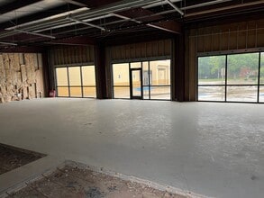 11006 Spencer Hwy, La Porte, TX for lease Interior Photo- Image 2 of 2