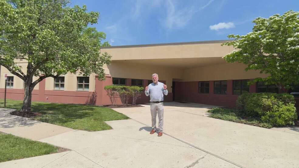 15 Roszel Rd, West Windsor, NJ à vendre - Vidéo sur l’inscription commerciale - Image 2 de 70