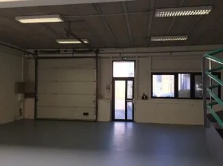 Plus de détails pour Local d'activités à louer