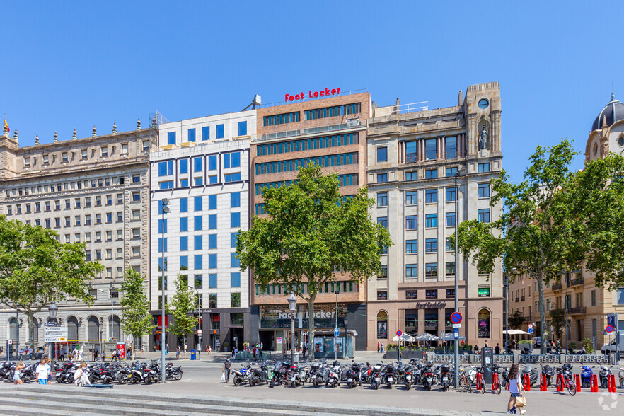 Plaça De Catalunya, Barcelona, Barcelona à louer - Photo du bâtiment - Image 3 de 5