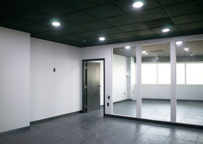 2000 Corporate Dr, Wexford, PA for lease - Building Photo - Image 3 of 8