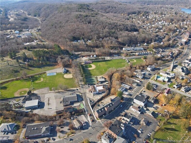 57 Main St, Winsted, CT à vendre - Aérien - Image 2 de 26