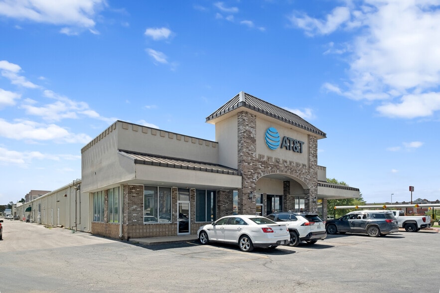4408 W Walnut St, Bentonville, AR for lease - Building Photo - Image 3 of 16