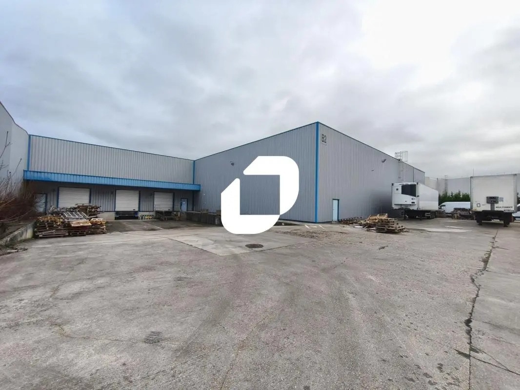 Flex in Santeny for lease Building Photo- Image 1 of 6