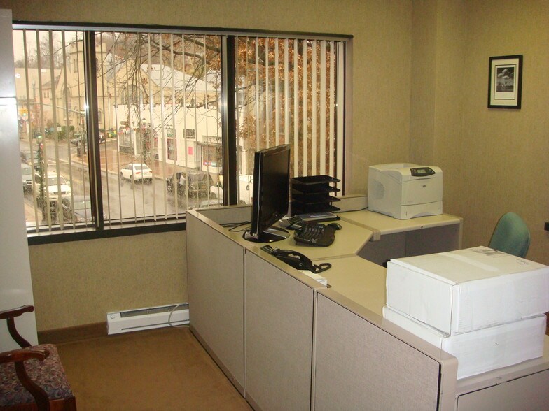 3 School St, Glen Cove, NY à louer - Photo intérieure - Image 3 de 24