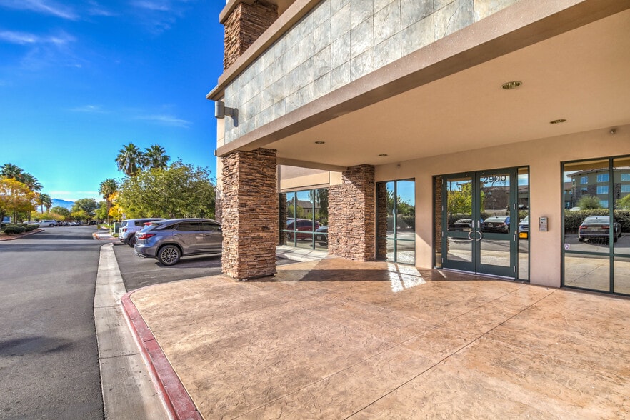 2900 W Horizon Ridge Pky, Henderson, NV à vendre - Photo du bâtiment - Image 3 de 22