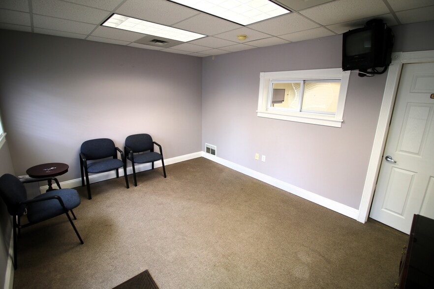 100 W Union St, Kingston, PA for sale - Interior Photo - Image 3 of 15