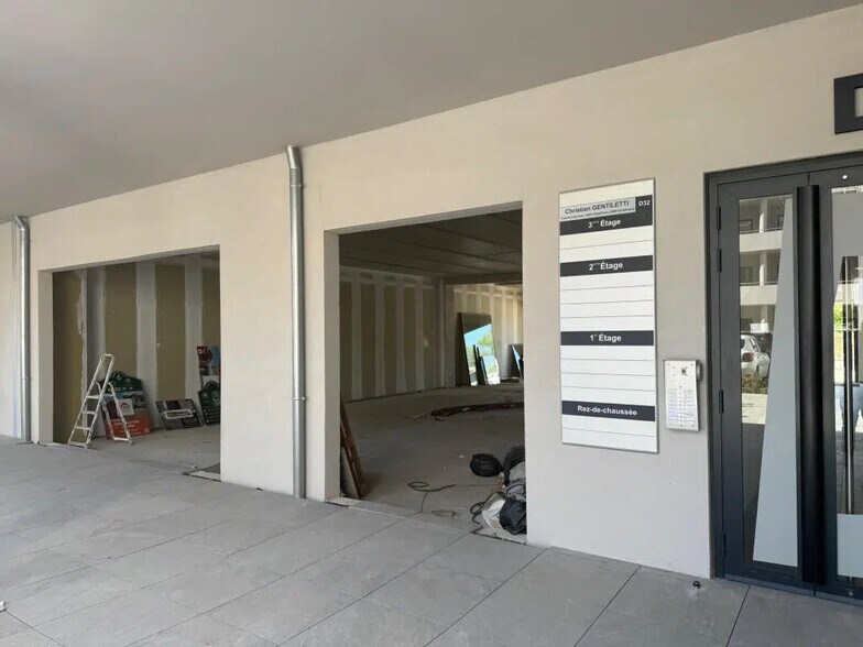 Bureau dans Aubagne à louer - Photo du bâtiment - Image 3 de 7