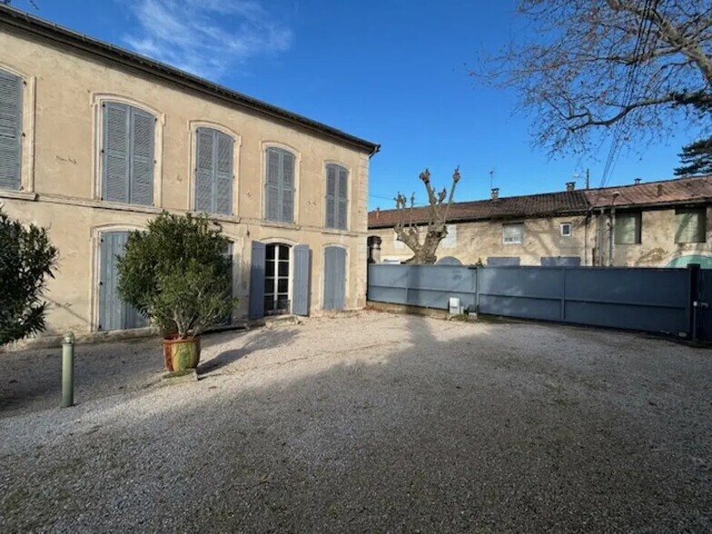 Office in Avignon for lease - Building Photo - Image 1 of 11