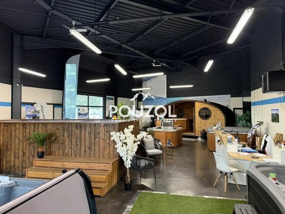 Retail in Cournon-d'Auvergne for lease Interior Photo- Image 1 of 7